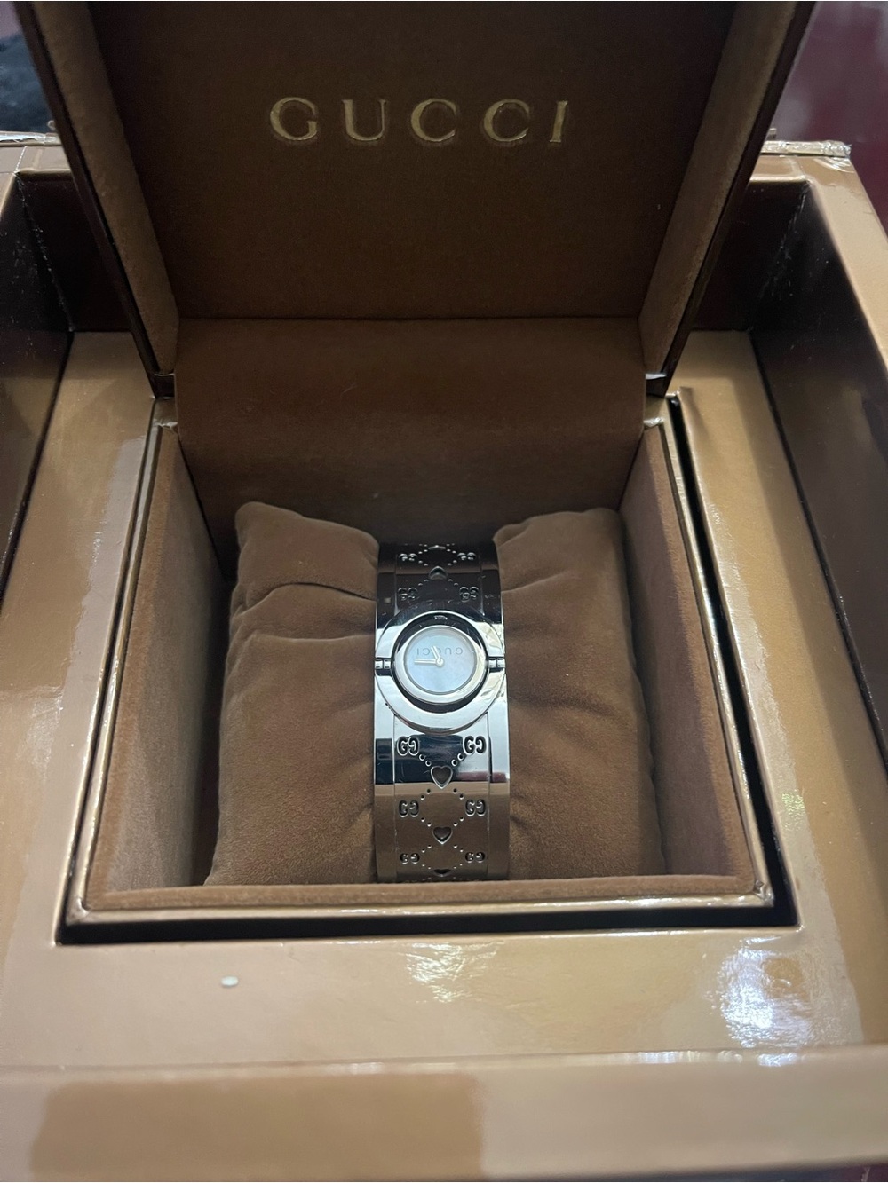Gucci Twirl Heart Bangle SS Mother of pearl Reversible dial 16mm Watch - Picture 6 of 6